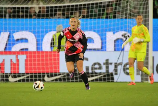 footballgirl,santiago merlot, bundesliga, frauen budesliga,USL super league, german womens football, uswnt, womensswedishleague,